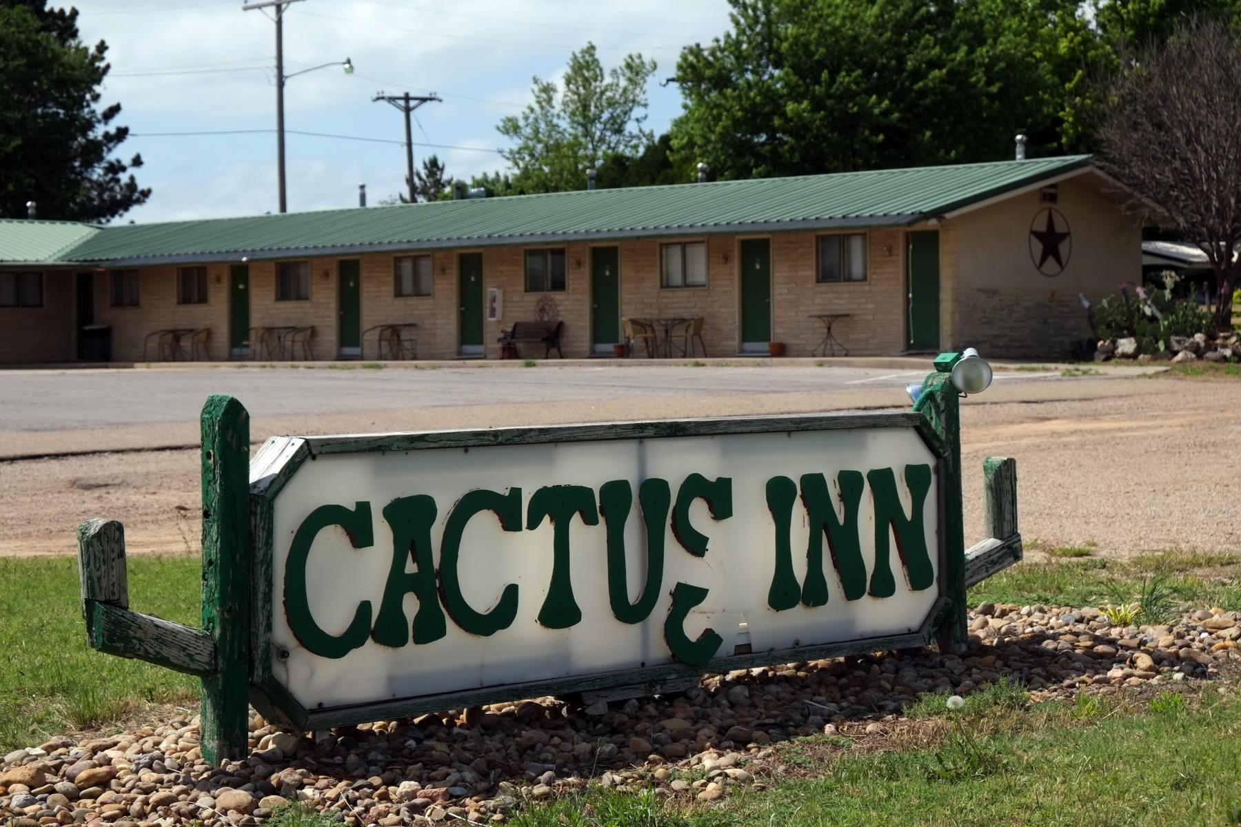 Cactus Inn Motel, McLean TX — Photo: Gorup de Besanez, CC BY-SA 4.0, via Wikimedia Commons