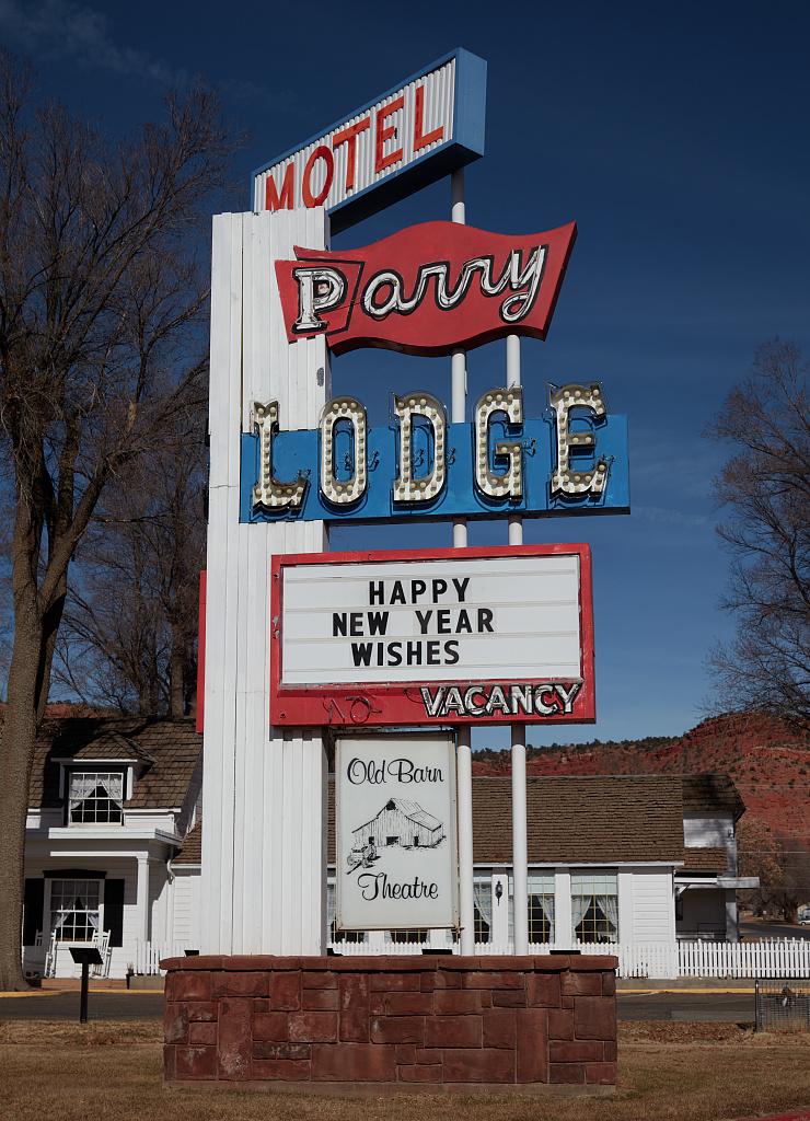 Vintage neon sign for the Parry Lodge motel in Kanab, Utah — Photo: Carol M. Highsmith, Library of Congress, Carol M. Highsmith's America Project, no known restrictions on publication.