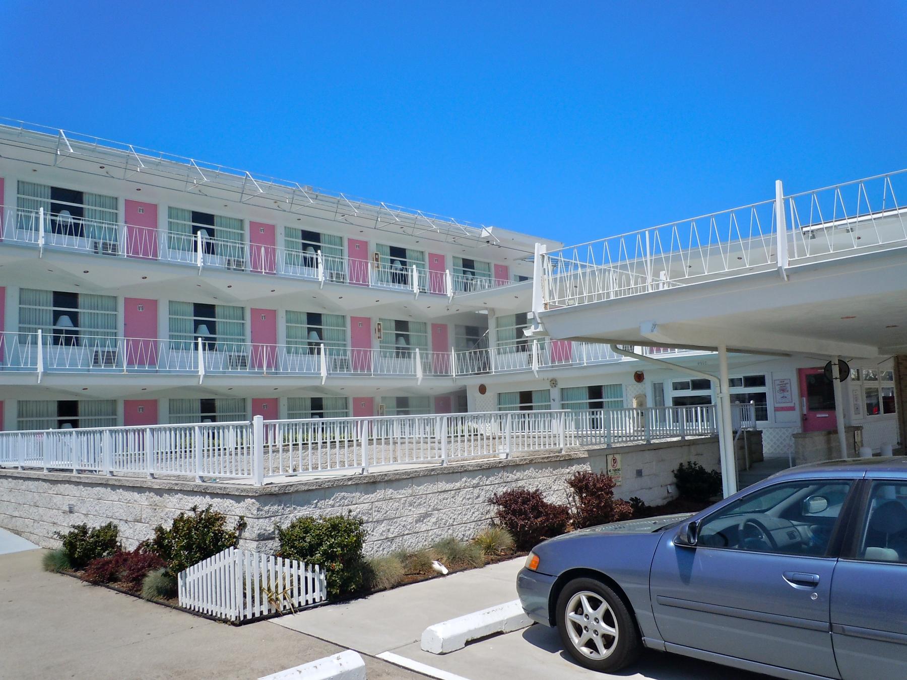 Pink Champagne Motel, Wildwood NJ — CC0 photo by Smallbones via Wikimedia Commons