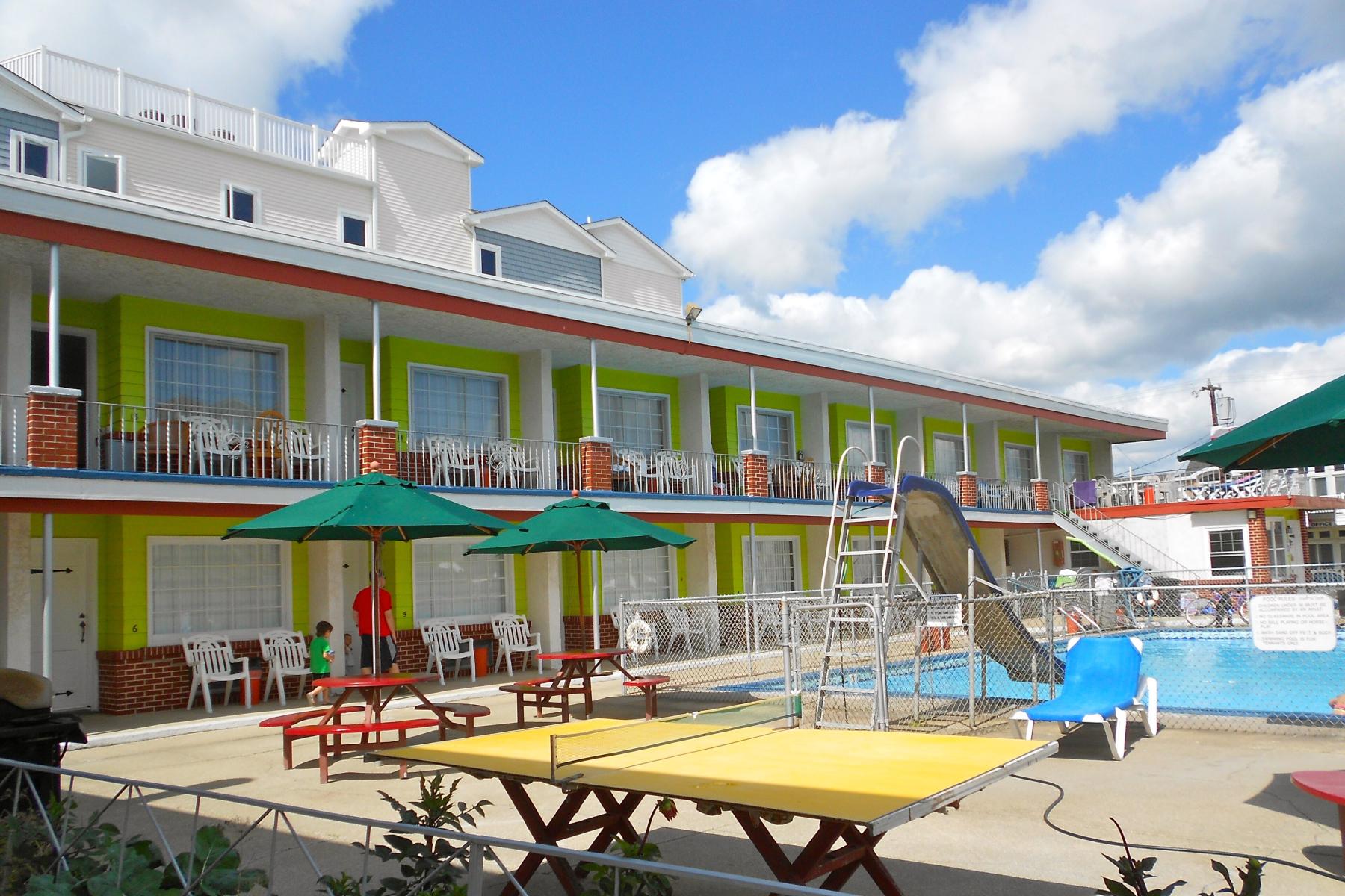 Sea Chest Motel, Wildwood Crest NJ — CC0 photo by Smallbones via Wikimedia Commons